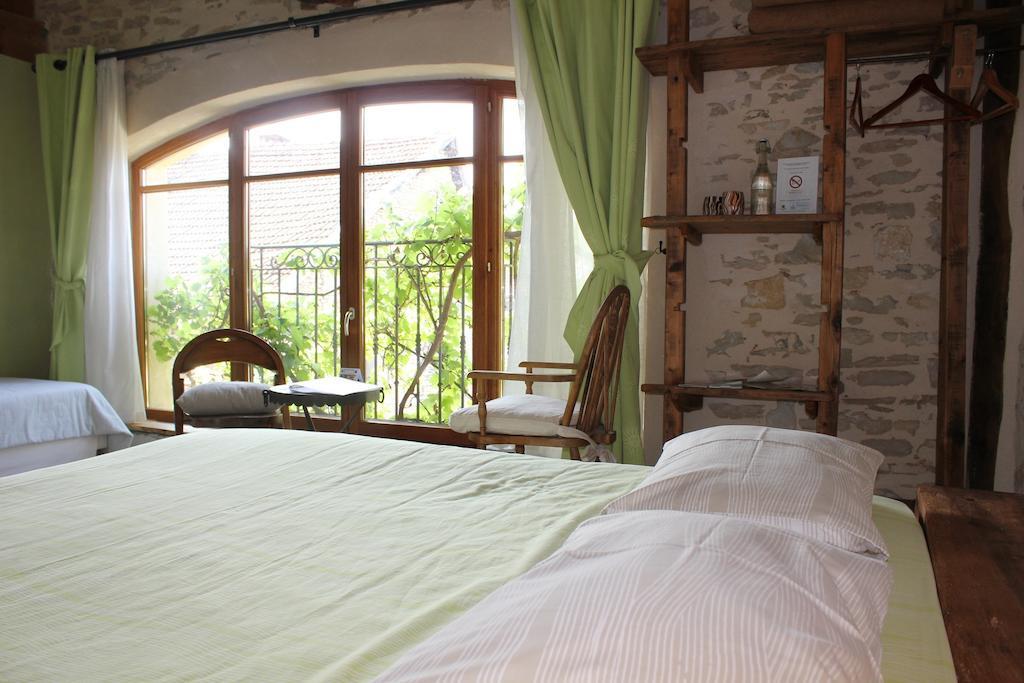 Bed and Breakfast La Bicyclette Fleurie Villemoirieu Zimmer foto