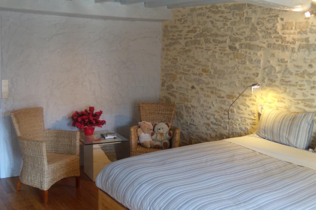 Bed and Breakfast La Bicyclette Fleurie Villemoirieu Zimmer foto