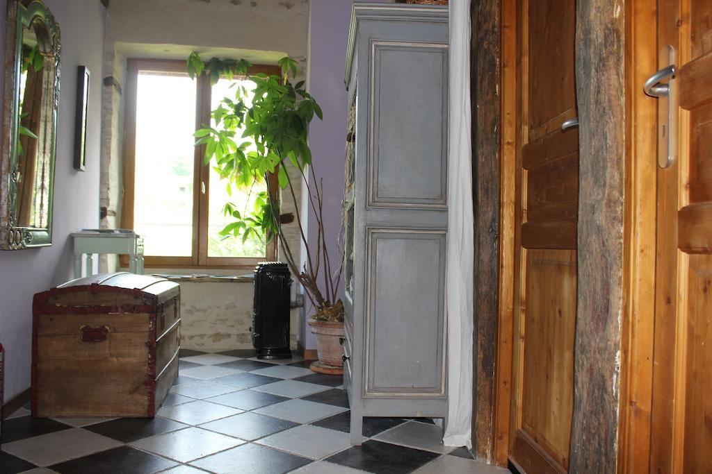 Bed and Breakfast La Bicyclette Fleurie Villemoirieu Exterior foto