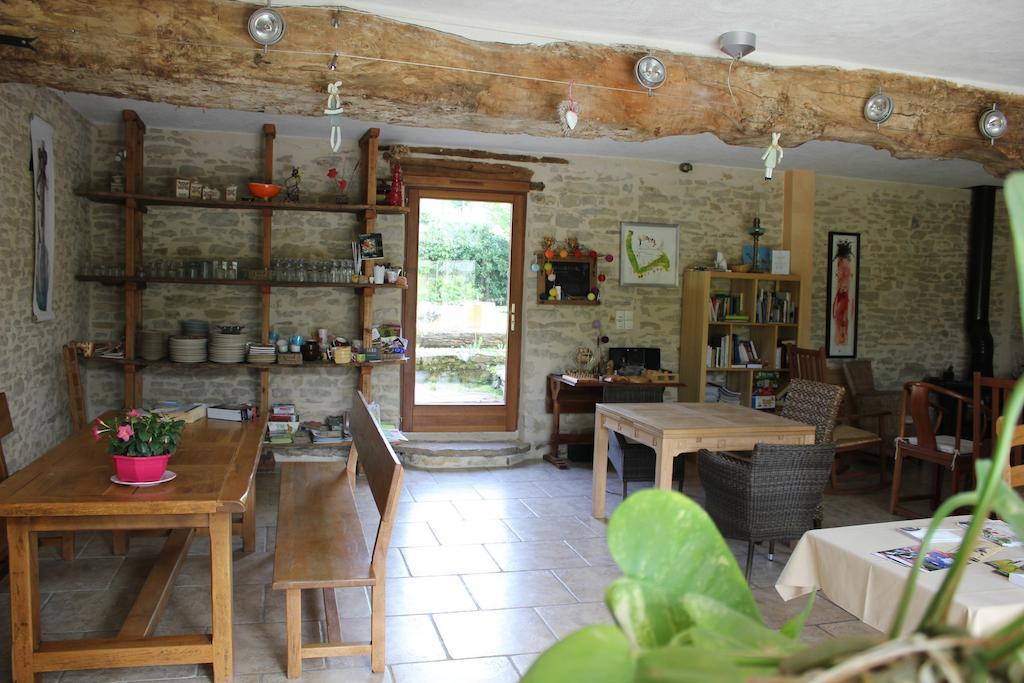 Bed and Breakfast La Bicyclette Fleurie Villemoirieu Exterior foto
