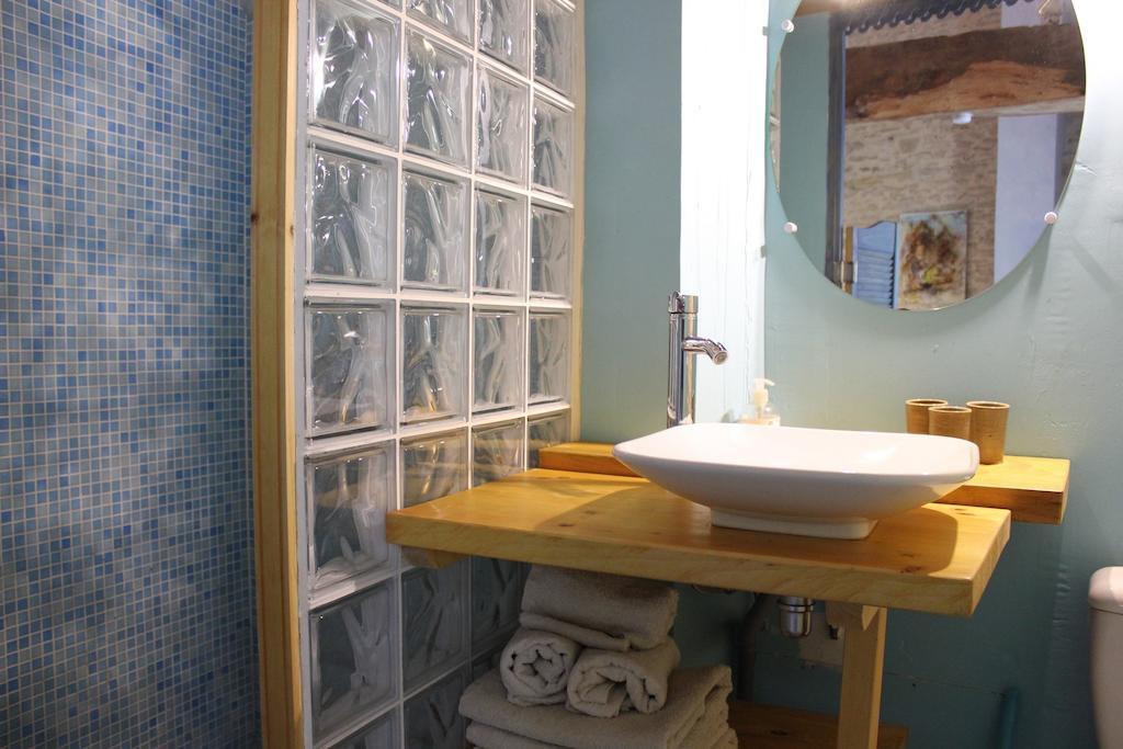 Bed and Breakfast La Bicyclette Fleurie Villemoirieu Zimmer foto