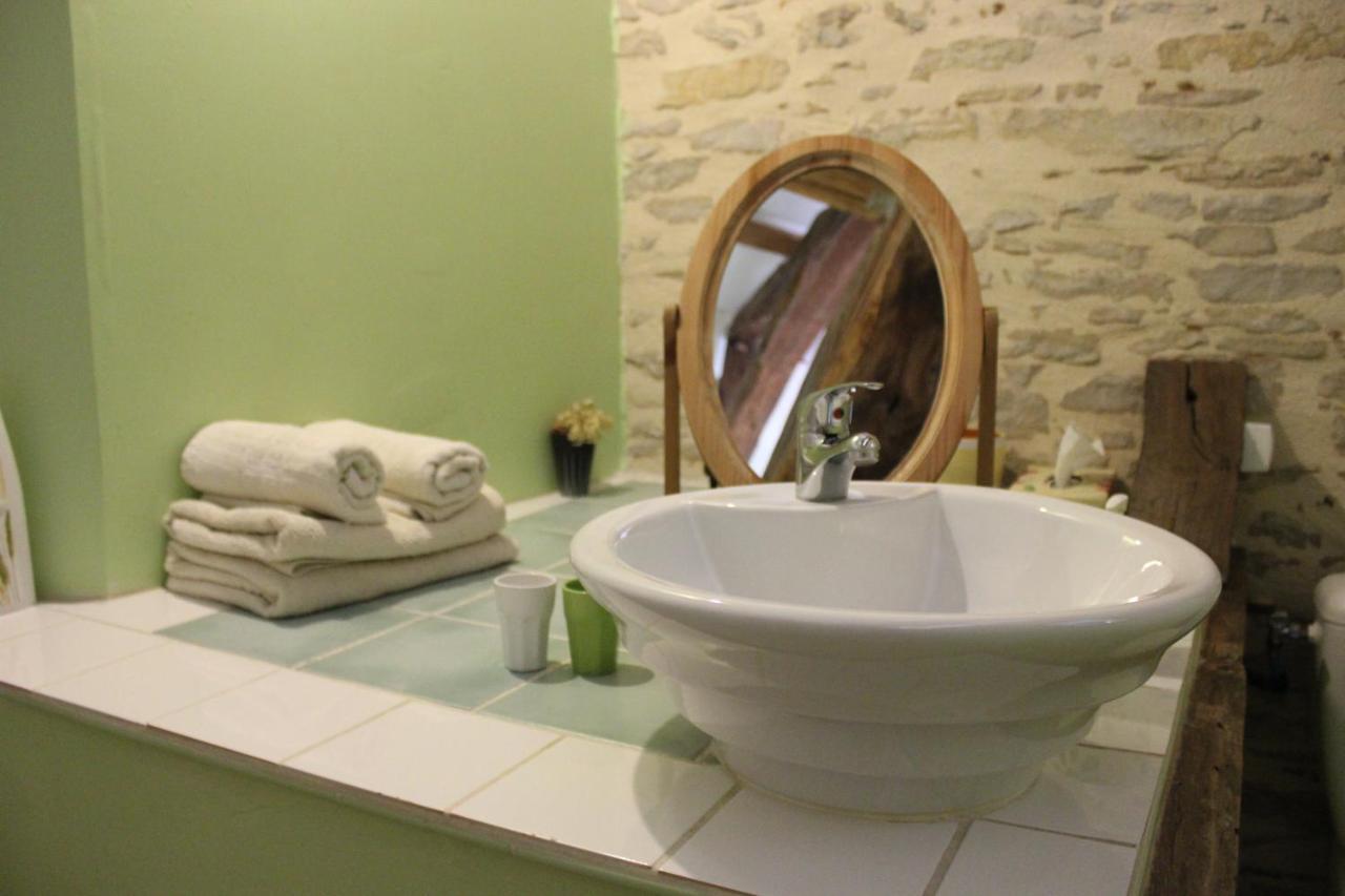 Bed and Breakfast La Bicyclette Fleurie Villemoirieu Exterior foto